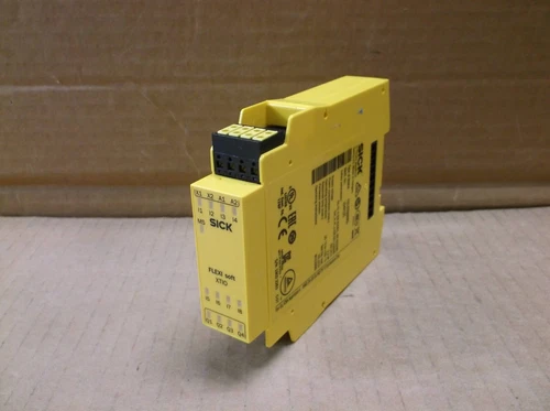 FX3-XTIO84002 Sick Safety Control Relay Expansion 1044125 Missing Screw Terminal