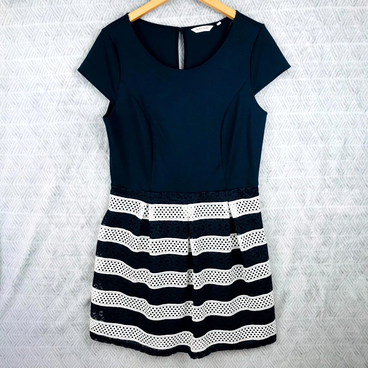 Robe Naf Naf bleue marine, dentelle noire, taille XS (D'occasion) à Lausanne pour CHF 50 – avec