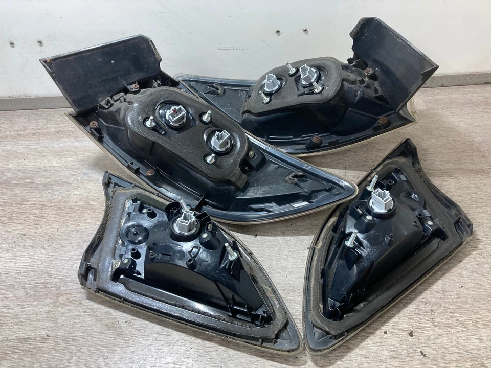 2011 MAZDA 3 CONJUNTO DE LANTERNAS TRASEIRAS INTERNAS E EXTERNAS LATERAIS PARA PASSAGEIROS E MOTORISTAS - Imagem 2 de 4