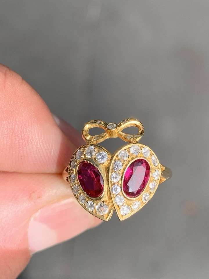 Außergewöhnlicher Ring 18 kt Gold Rubin und Diamant Herz 3,1 Gramm