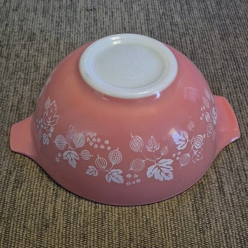 Pyrex Pink Gooseberry Cinderella Bowl #442,  1.5  Quart Vintage