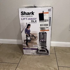 Shark UV440 Navigator Lift-Away DLX Corded Detachable Bagless Vacuum Cleaner new
