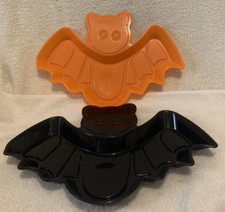 2 Pc Halloween Orange  Black Bat Shaped Plastic Candy Dishes / Trays 8x11-EUC