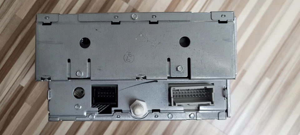 HUMMER H2 Auto Radio CD Player Original Baujahr: 2004 - Bild 3 von 3