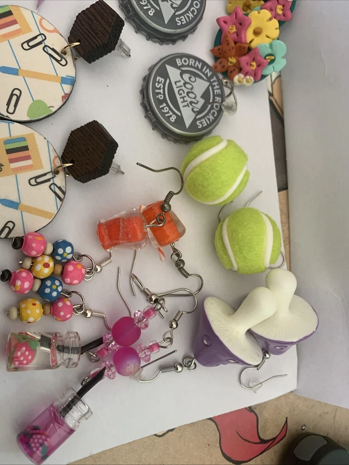 lote de 9 Pendientes Miniatura Novedad Pelotas de Tenis, Setas, Bebidas, Tapas Botellas Foto 4 de 4