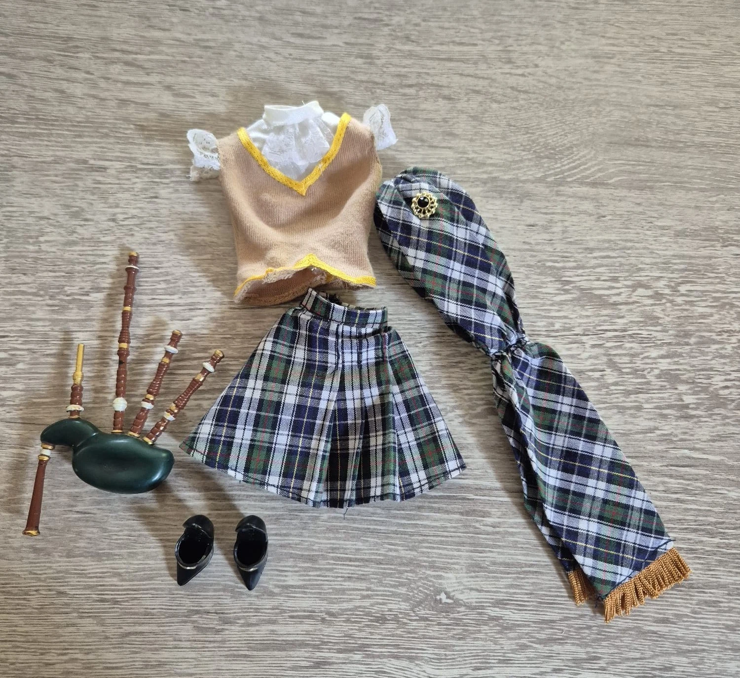 VETEMENTS Bambole del mondo Scozia Barbie bambola kilt gonna top scarpe fascia e cornamusa solo