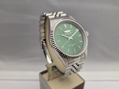 Invicta Speciality Serie. Grünes Zifferblatt, geriffelte Lünette. herrenuhr. Jubiläum.