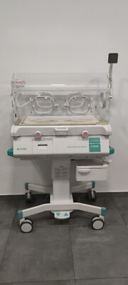 ATOM Infant Incubator V-2200 - 2006 #24-1789