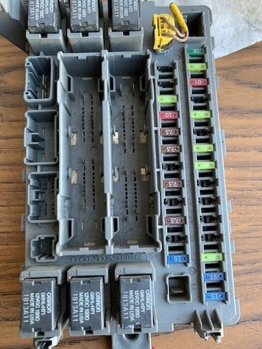 USED OEM 2013 Honda Odyssey TK8-A400 FUSE BOX - Picture 2 of 5