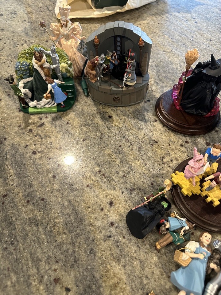 Huge Lot Of Wizard Of Oz Ornaments EBay huge-lot-of-wizard-of-oz-ornaments-ebay