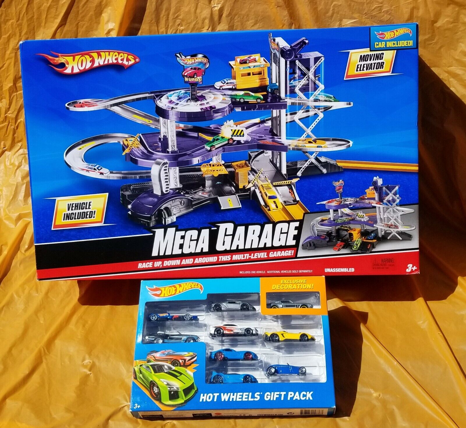 Hot Wheels City Mega Garage Playset with 1 Vehicle