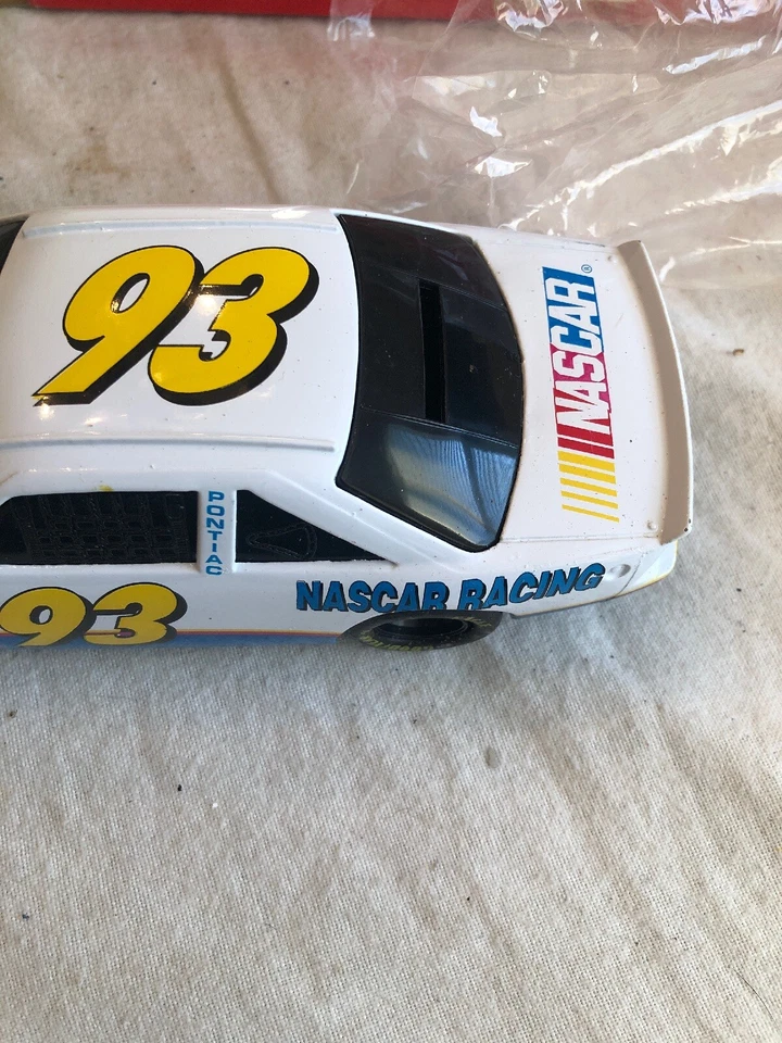 Racing Champions Nascar 压铸硬币银行带锁 #93 限量版 2500 — 第 2/4 张图片