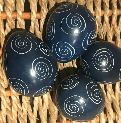 Four Mini Soapstone Eggs Hand Carved and Painted from Kenya - Picture 19 of 33