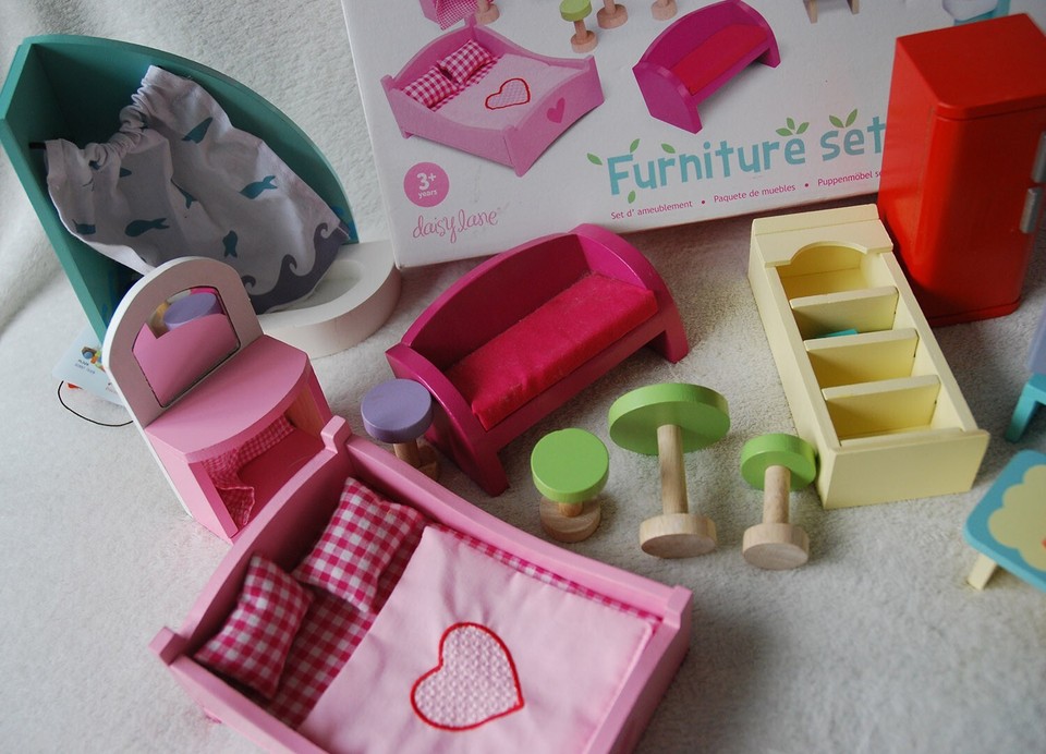 Le Toy Van Wooden Doll's House Furniture Set Bathroom Bedroom Living eBay