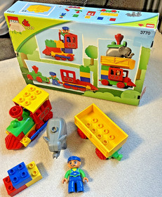 LEGO DUPLO 4974 LEGO VILLE * Equestrian Farm with 2 Figures, 1 Cat + 3 Horses with Original Box *EXCELLENT*