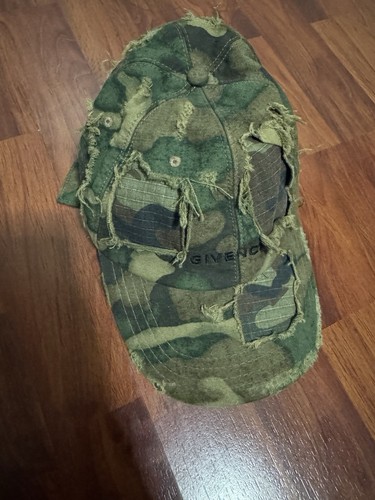 Gorra Givenchy Distressed Camo Boro