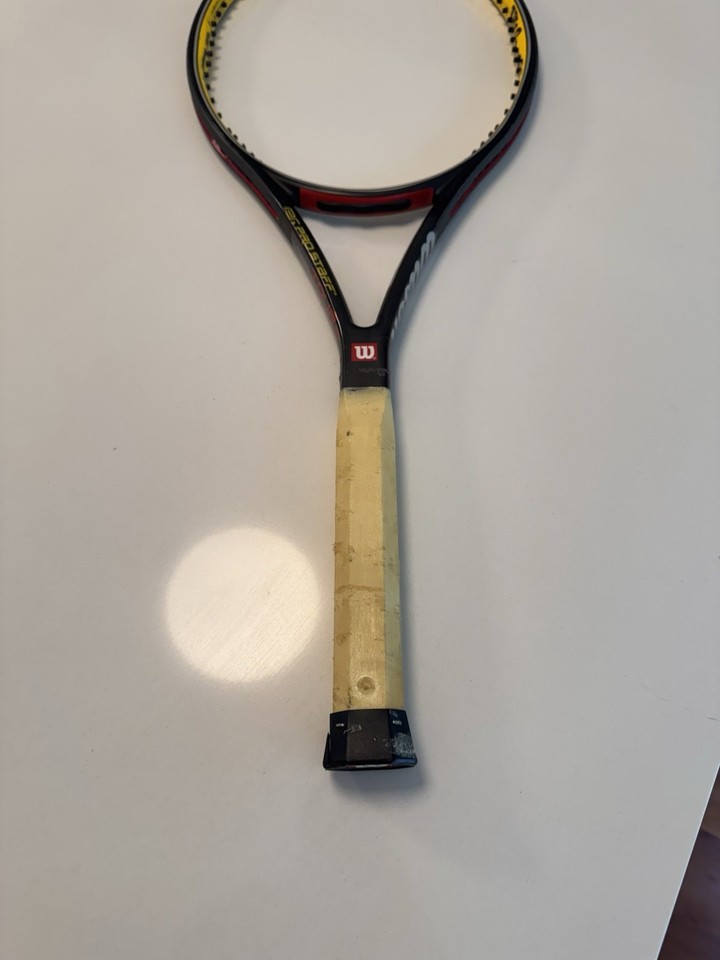 NOS* WILSON PRO STAFF 6.0 85 MIDSIZE TENNIS RACQUET (4 3/8) FROM A NOS* WILSON PRO STAFF 6.0 85 MIDSIZE TENNIS RACQUET (4 3/8) FROM A
