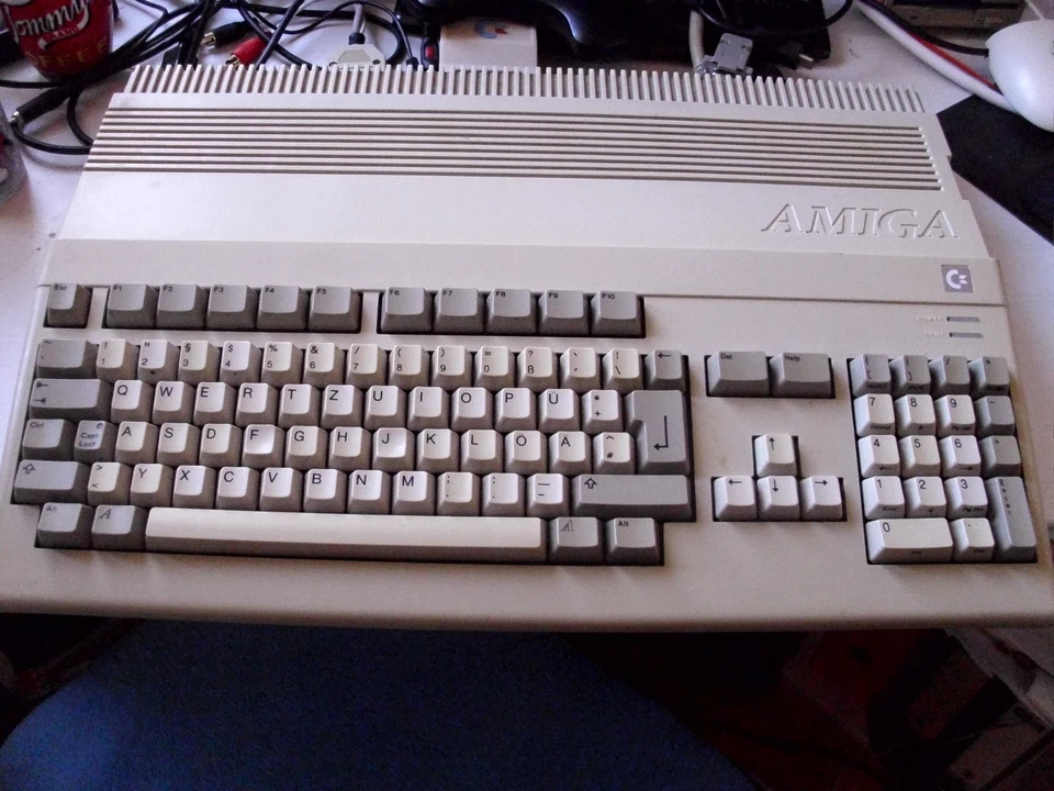 Commodore Amiga 500 mit ext. Diskettenlaufwerk, Alfa Data, Netzteil und Zubehör