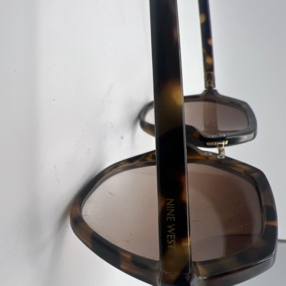 Nine West Woman's Tortoise Sunglasses - Imagem 3 de 4