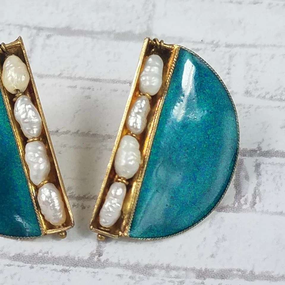Pendientes semicírculos artesanales de perlas de agua dulce con esmalte verde azulado de oro 925 ÚNICOS Foto 2 de 4
