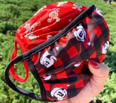 new Sealed Disney Parks Christmas Mickey Mouse Cloth Face Mask 2Pack sz S child