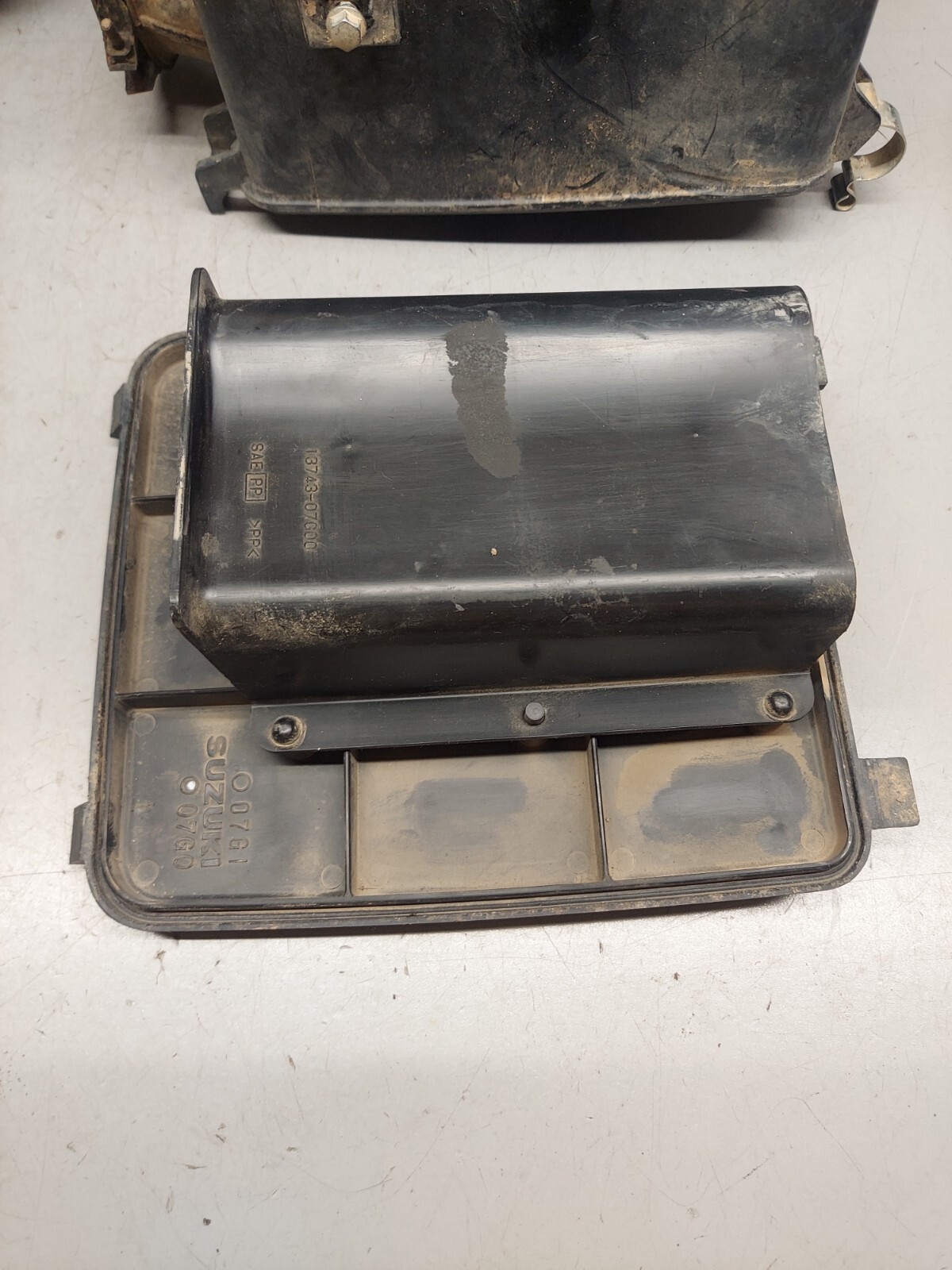 Suzuki ltz400 airbox air cleaner assembly intake 0914 fuel injected