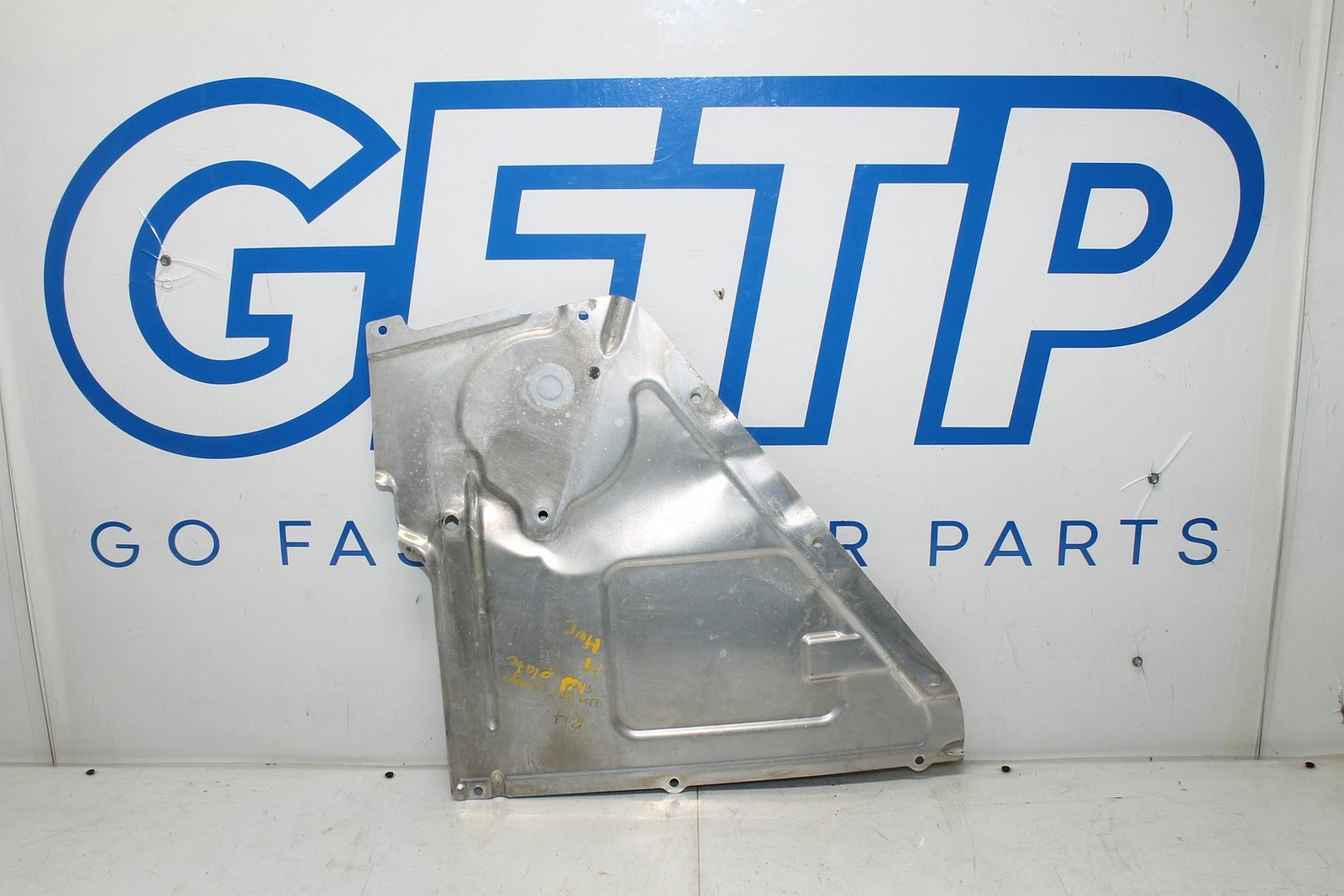  2019 LAMBORGHINI HURACAN RH PASSENGER UNDERTRAY SKID PLATE W/ SENSOR 4S0825216