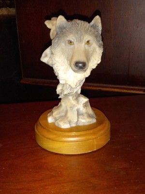 Mill Creek LOBO Resin Wolf Bust Vintage Statue Figurine Wood Base