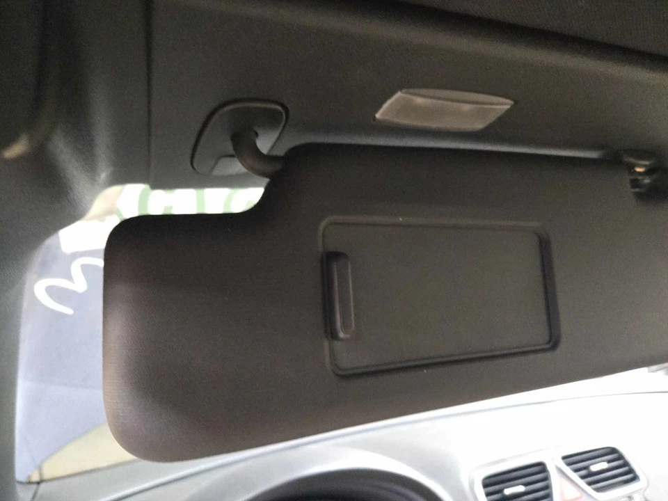 二手左遮阳板适合:2011 年大众 Eos 照明 L. 带车库门 Ope — 第 2/4 张图片