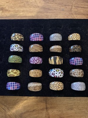 60er STIL LUCITE ACRYL RINGE VERSCHIEDENE GRÖSSEN FARBEN ETC. INSGESAMT 20