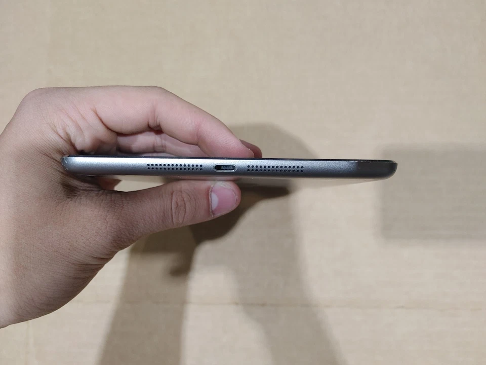 Apple iPad Mini 1st Generation Black 16GB Power Tested - Fair - Image 4 of 4