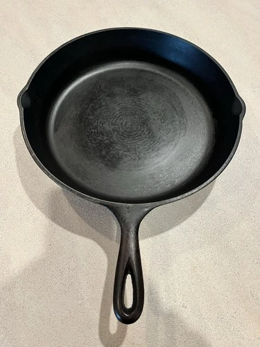 Vintage Lodge 3 Notch #10 Cast Iron Skillet Heat Ring Mill Marks NICE L@@K