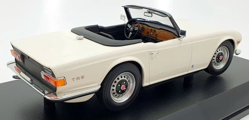 Minichamps 1/18 Scale 155 132035 - Triumph TR6 1969 LHD - White - Image 2 of 4