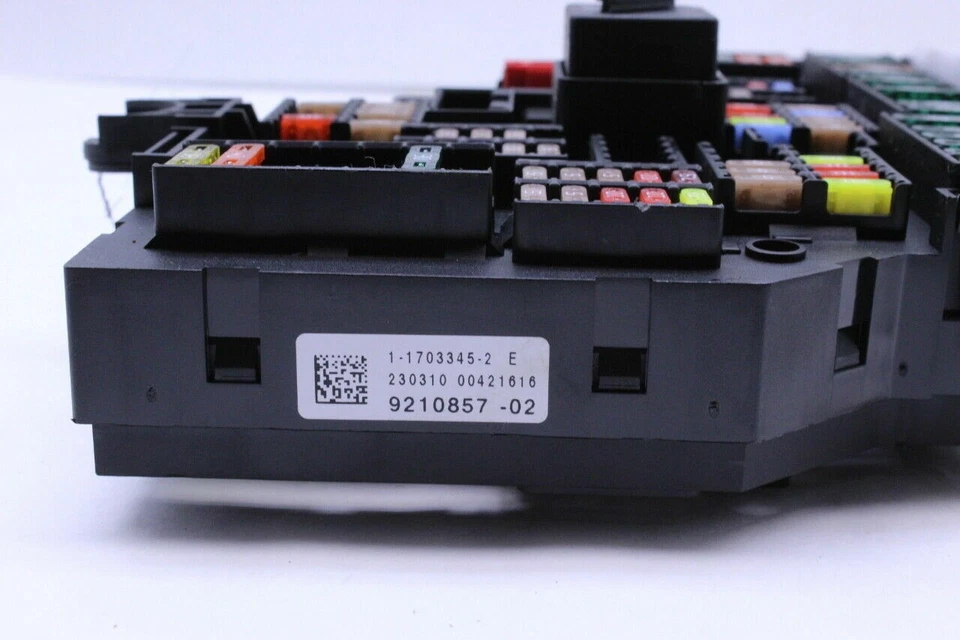 Задняя коробка реле предохранителя 2010 BMW 535i GT от оригинального производителя б/у - Изображение 4 из 4