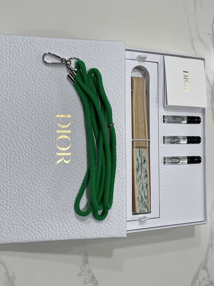 Набор вентиляторов Dior Beauty GWP с 3 флаконами Lucky 🍀 духи. В коробке - Изображение 2 из 3