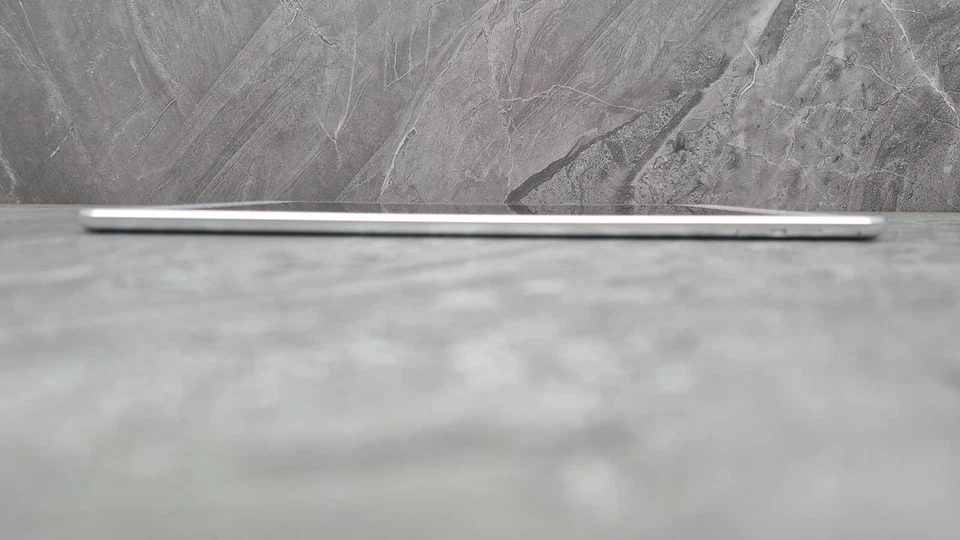 Apple A1566 iPad Air 2 silver 16GB Good condition - Image 3 of 4