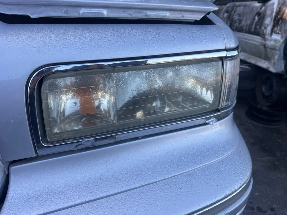 95-97 Lincoln Town Car Left/Right  Side Headlight Assembly ONLY 2 Pc - Image 2 of 4
