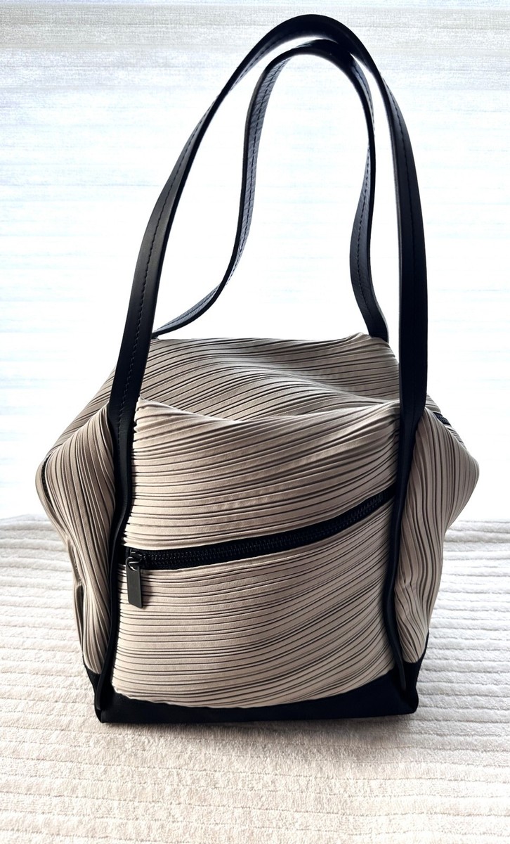 新品未使用　pleats please issey miyake bag Pleats Please Issey Miyake Bias Medium Pleats Bag & Cosmetic