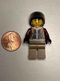 Lego CITY Arctic Base Helicopter Pilot Explorer Helmet and Jacket 60036