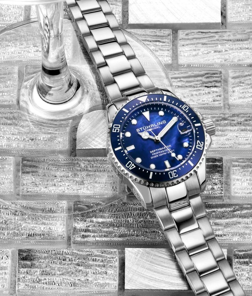 Reloj pulsera Stuhrling 3950L subacuático esbelto 32 mm MOP de eslabones de acero inoxidable para mujer Foto 2 de 4