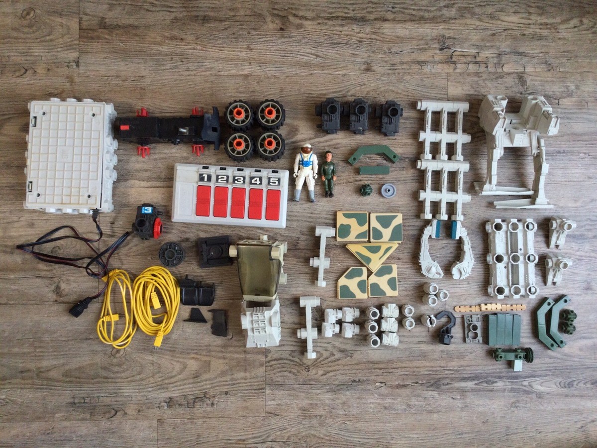 Vintage Milton Bradley Robotix Series R-2000 Motorized Building