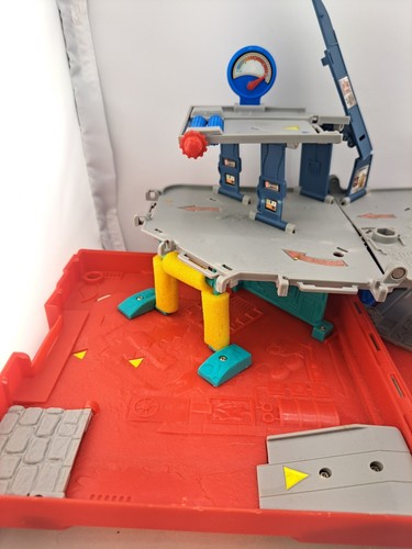 Vintage 2005 Mattel Matchbox 24-Hour Truck Garage Pop-Up Playset (Flawed) - Picture 6 of 6