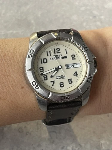 Timex Expedition 916 U9 Watch WR100 Strap Men's Indiglo Day Date Vintage  - 13