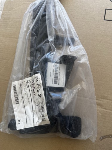 6823-3014-AB Radiator Side Air Seal,Right Side - Picture 1 of 5