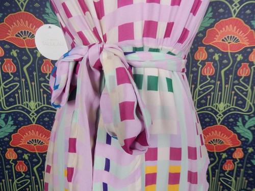 Vestido de cóctel La Maison Talulah rosa lila con volantes femenino midi de gasa nuevo con etiquetas M - Imagen 4 de 6