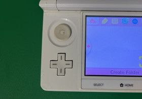 Nintendo 3DS Console &ndash; Ice White (EUR) + 128GB microSD + 3 Games