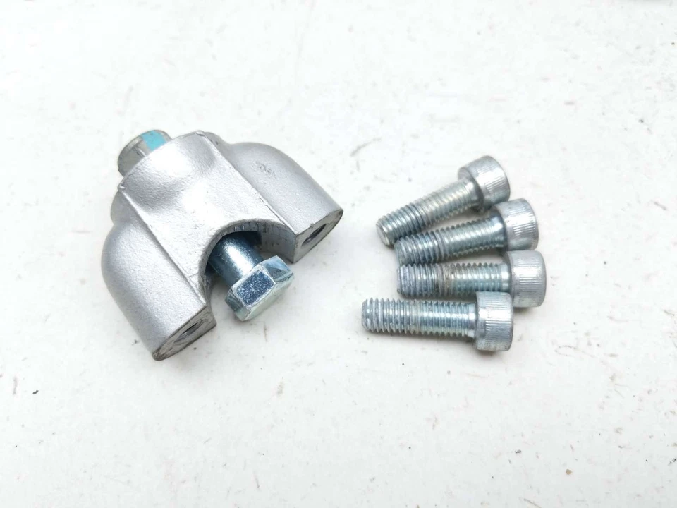 Elevadores de manillar 01 Suzuki GZ 250 Foto 3 de 4