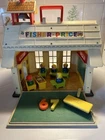 Vintage 1971 Fisher-Price Little People School House #923 w/ Accessories ￼