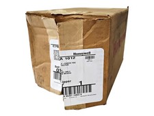 Honeywell C7061A-1012 120 V 3/4" Dynamic Self Check UV Flame Detector