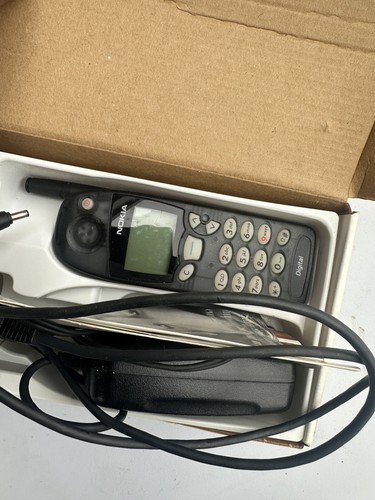 Vintage Nokia 5185i Black Cellular Phone with Charger